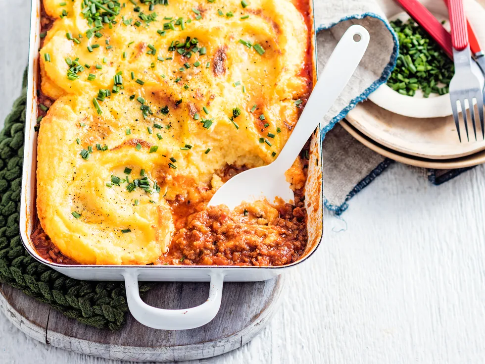 Bolognese pie with polenta crust