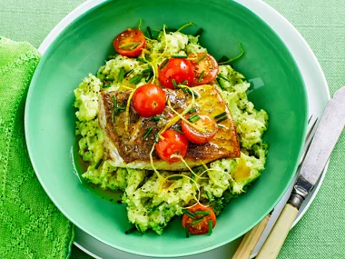 Pan-fried fish with broccoli mash