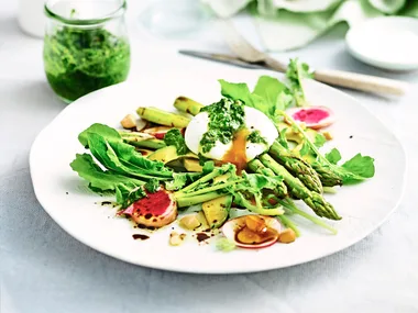 Asparagus with poached eggs and salsa verde