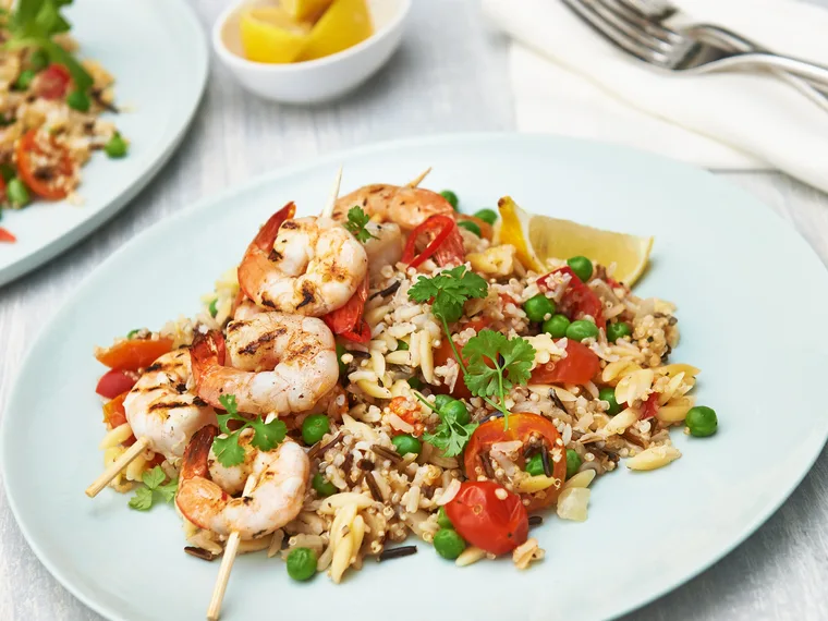 Prawn skewers with quinoa and brown rice