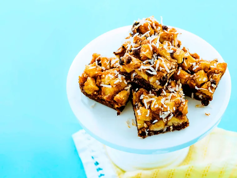 Apple, cinnamon and coconut slice