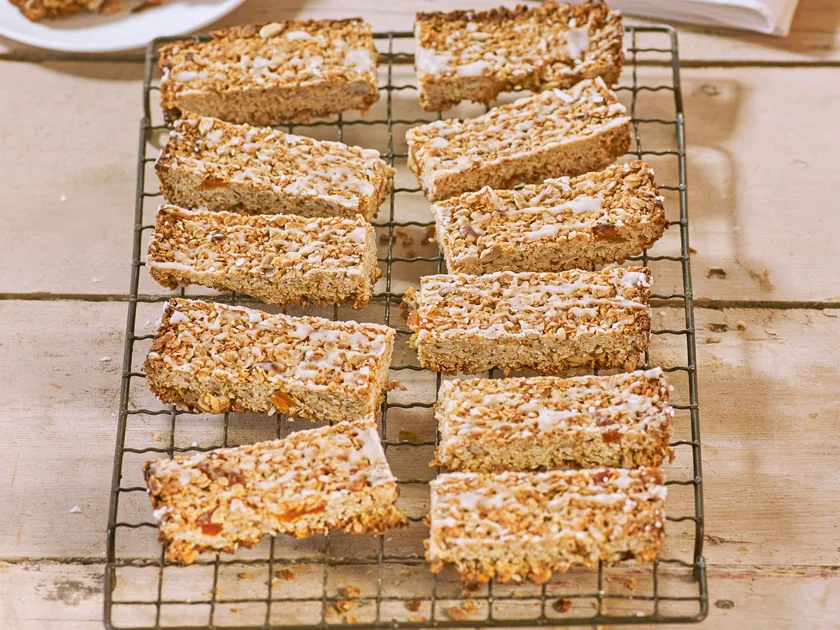 Chewy apricot and coconut granola bars