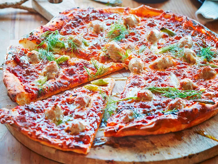 Fennel and tomato pizza
