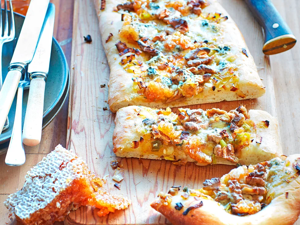 Leek, blue cheese and walnut flatbread