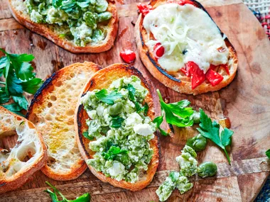 Italian bruschetta with raclette and peppers