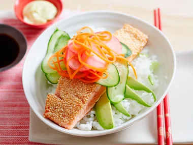 Salmon sushi bowl