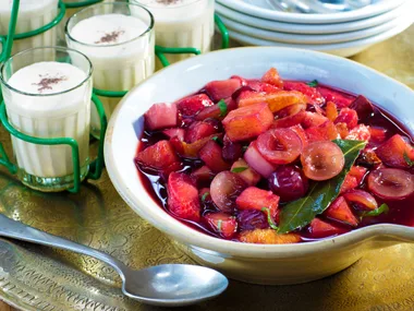 Mulled fruit with mint