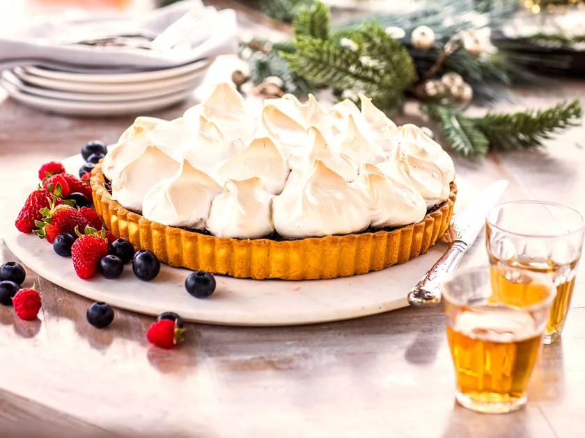 Christmas fruit mince choc tart with spiced meringue