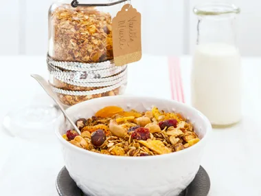 Luxury vanilla and malt toasted muesli