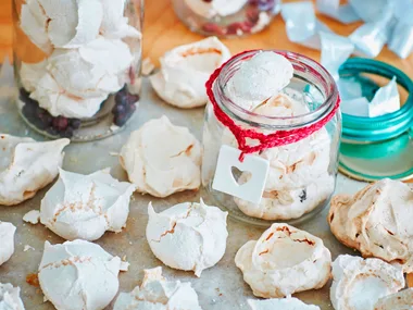 Spiced cranberry meringues