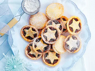 Chocolate fruit mince tarts