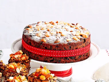 Orange and dark chocolate christmas cake