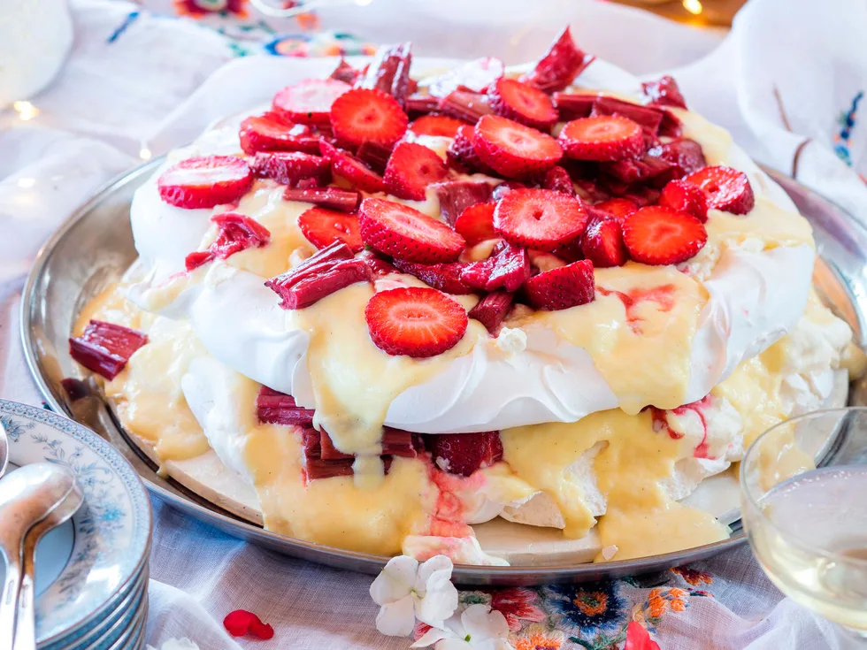 Rhubarb and custard pavlova