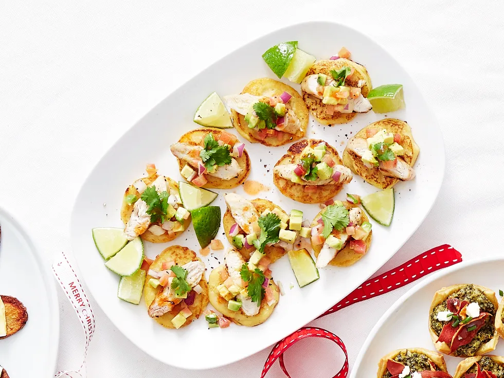 Cornmeal fritters with chicken and salsa