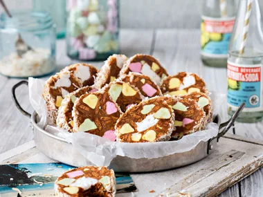 Piña colada lolly cake
