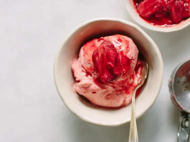Roasted strawberry and ginger &lsquo;ice cream&rsquo;