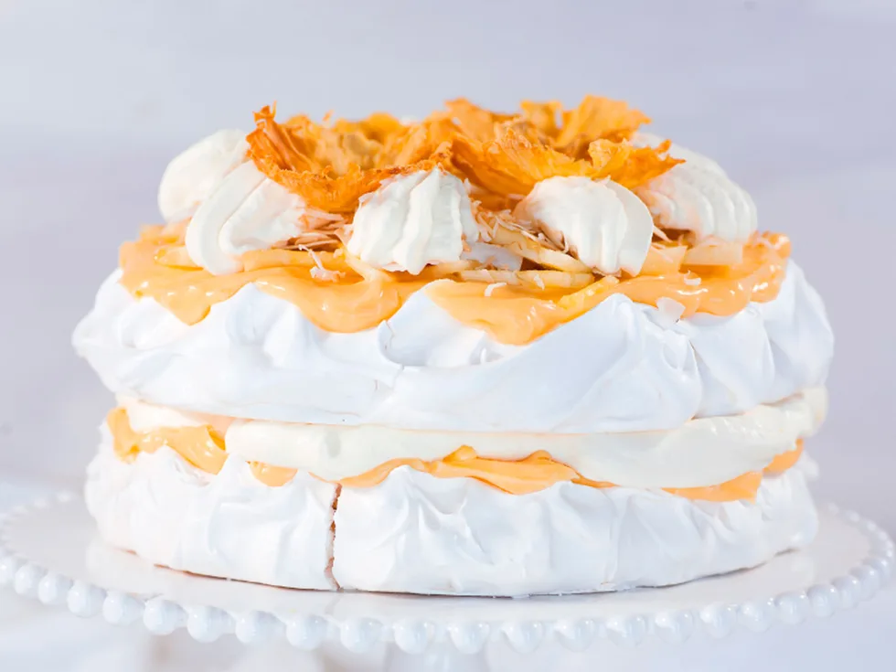 Pina colada pavlova