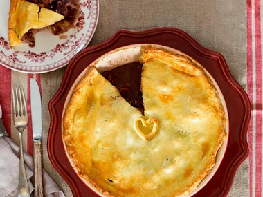 Venison and cranberry pie