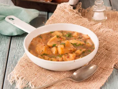 Warm feijoa chutney