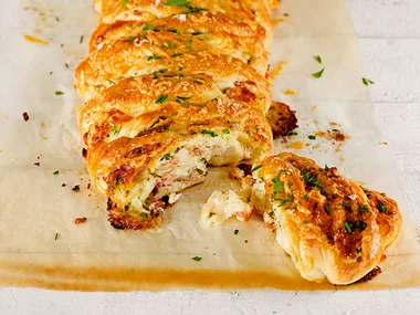 Cheesy ham pull-apart loaf