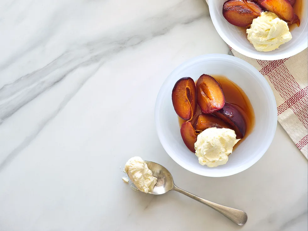 Baked plums with vanilla marscapone