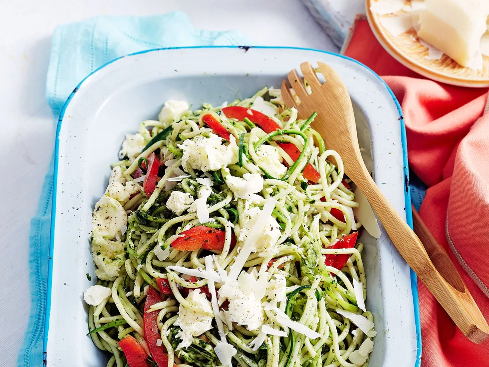 Pesto, zucchini and spaghetti salad