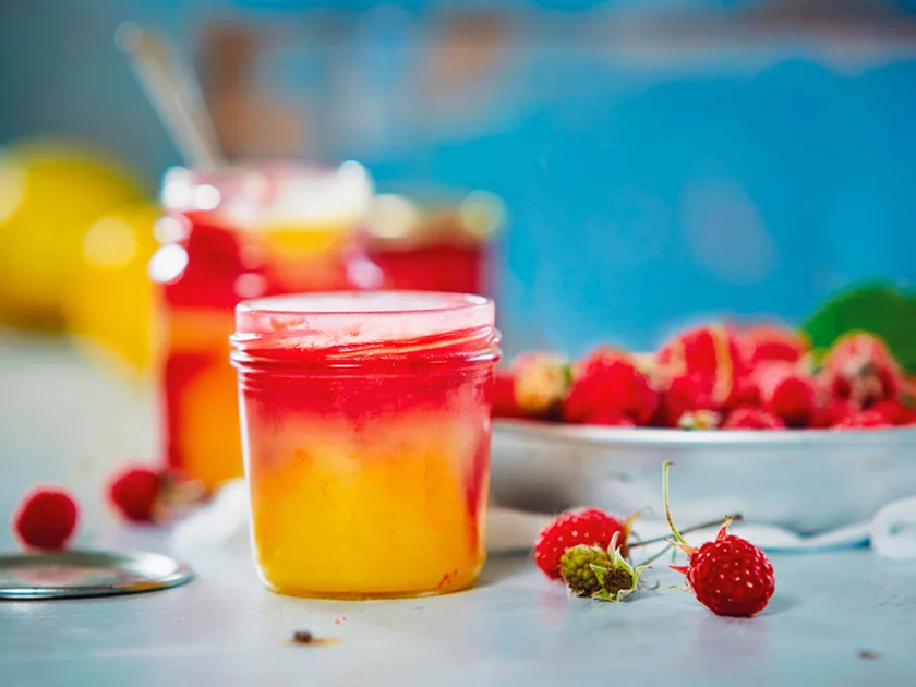 Quick microwave lemon and raspberry curd