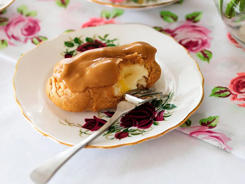Coffee eclairs with vanilla cream