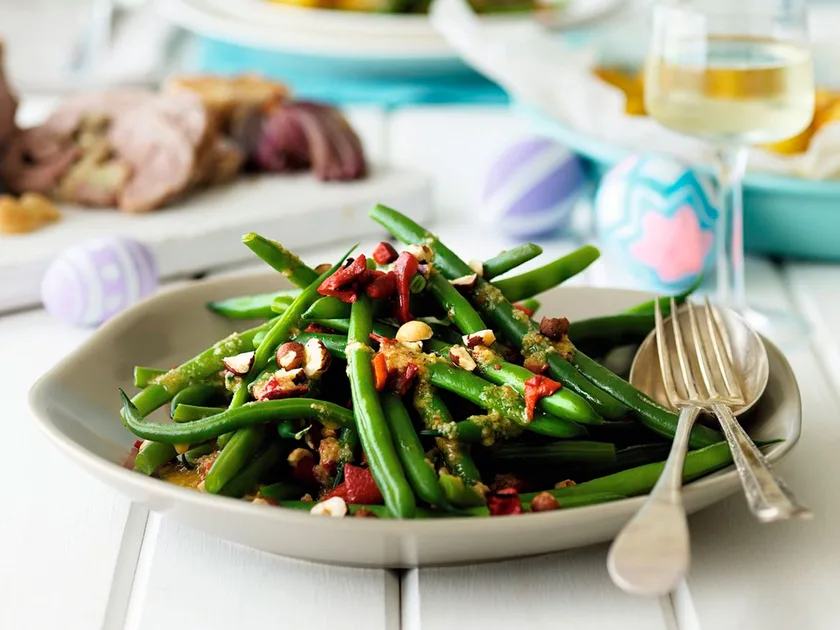 Green beans with orange and hazelnut dressing
