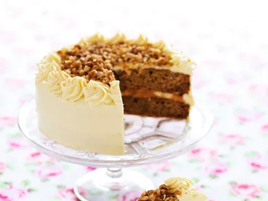 Banana caramel cake