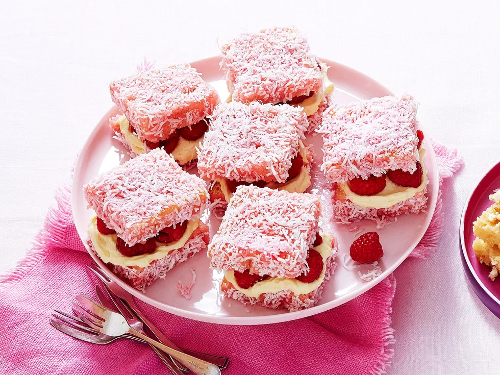 Raspberry cheesecake lamingtons