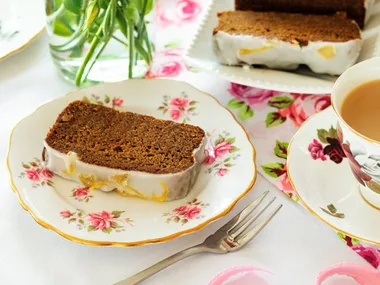 Sticky gingerbread loaves with lemon drizzle
