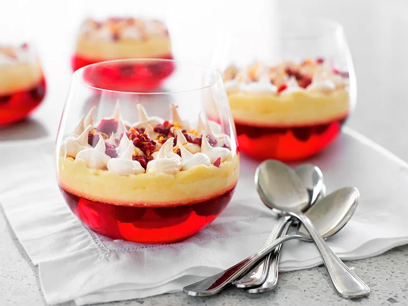 Sparkling jelly with petite meringues and lemon mascarpone