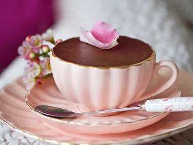 Vanilla chocolate cups