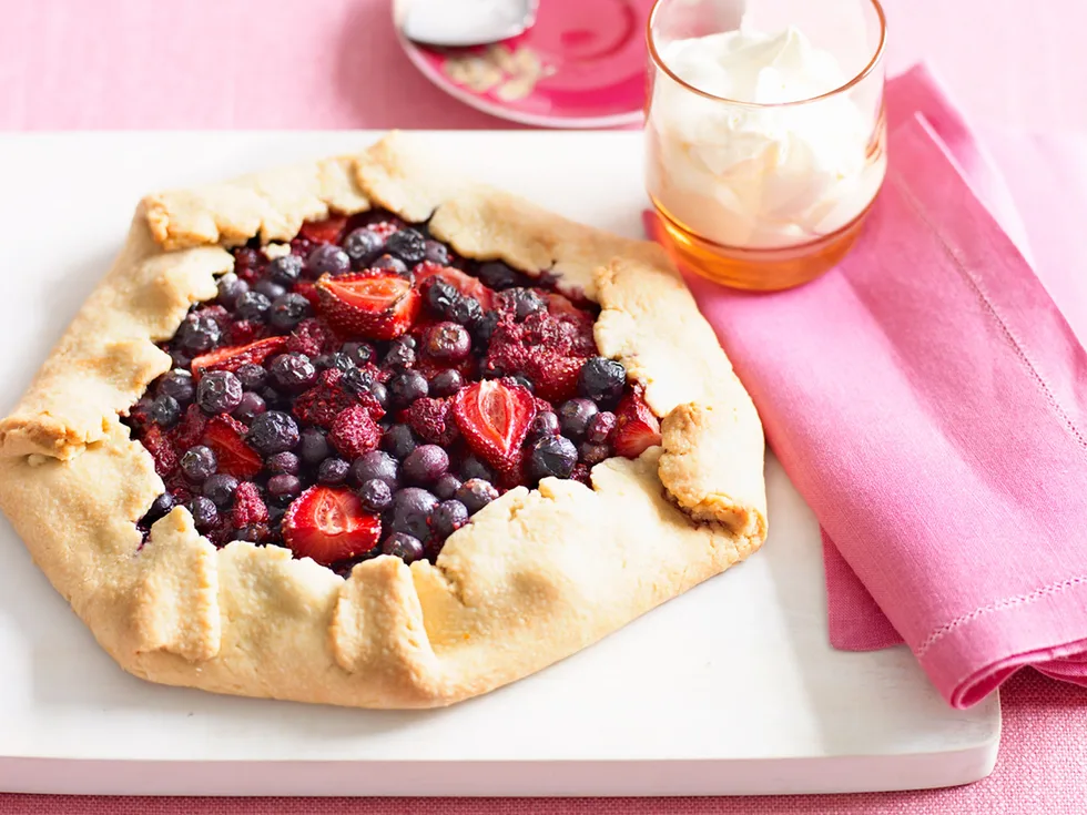 Free-form berry pie