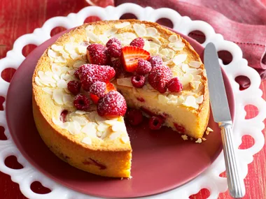 Semolina berry cake