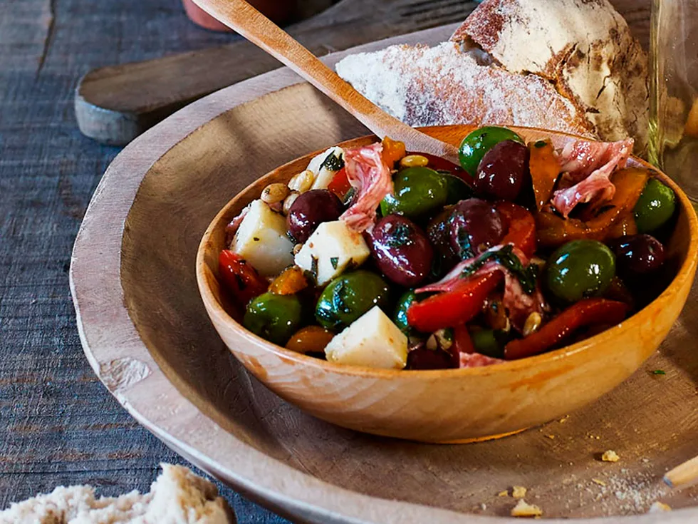 Roasted capsicum, olive, cheese and salami antipasto mix