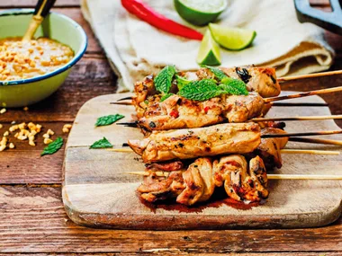 Chicken satay with creamy peanut sauce