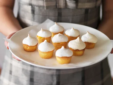 Mini lemon meringue tarts