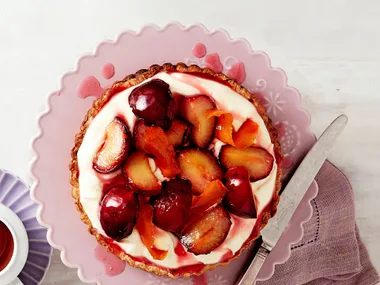 Plum and mascarpone tart