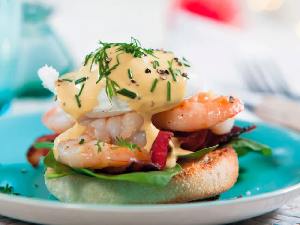 Prawns benedict