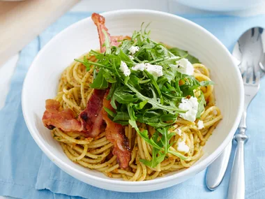 Spaghetti with capsicum pesto