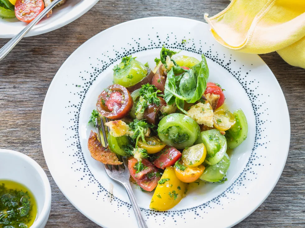 Tomato and herb salad with crunchy croutons