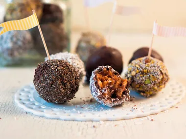 Dark chocolate chia energy balls