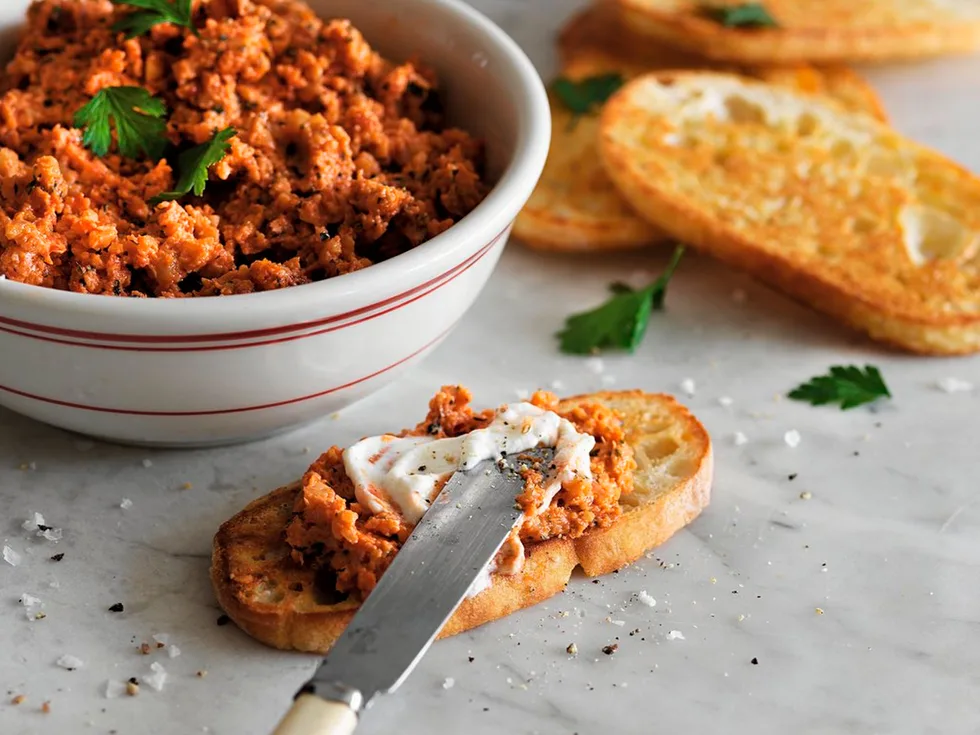 Crunchy sun-dried tomato dip