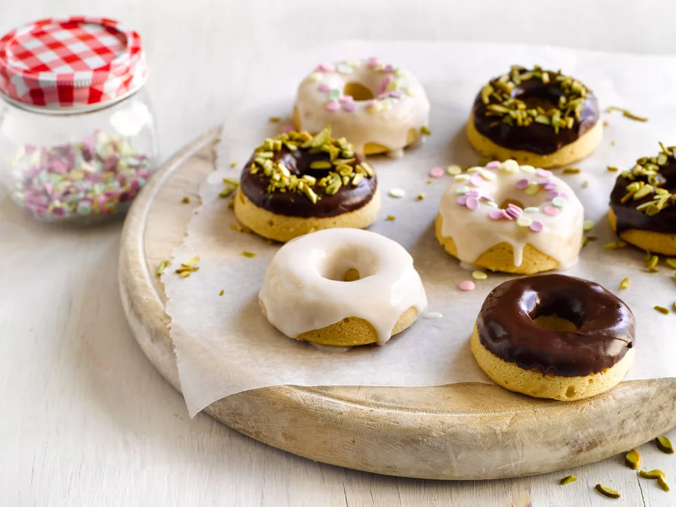 Baked cinnamon doughnuts