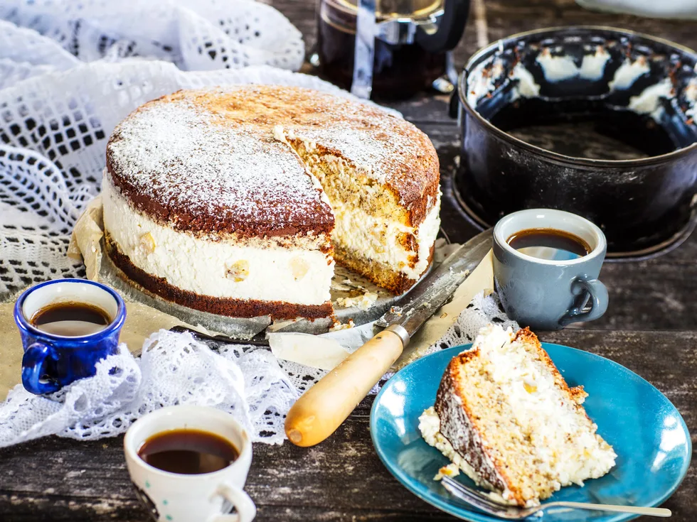 Hazelnut, pear and mascarpone sponge