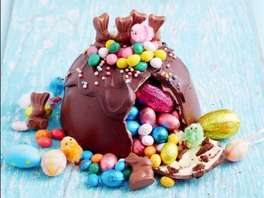 How to make an Easter piñata cake