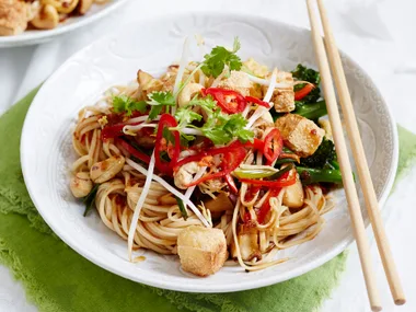 Vegetarian egg noodle pad thai