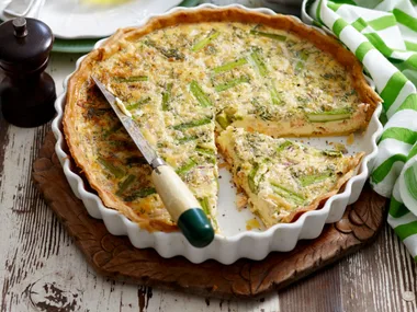 Salmon and asparagus quiche